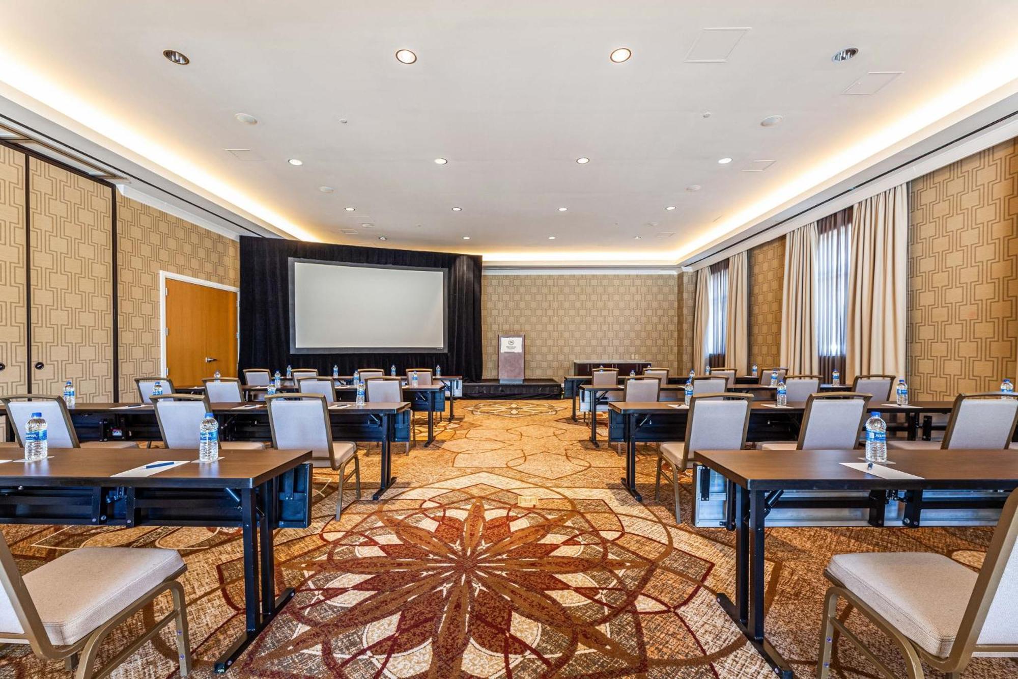 Sheraton Stonebriar Hotel 4*