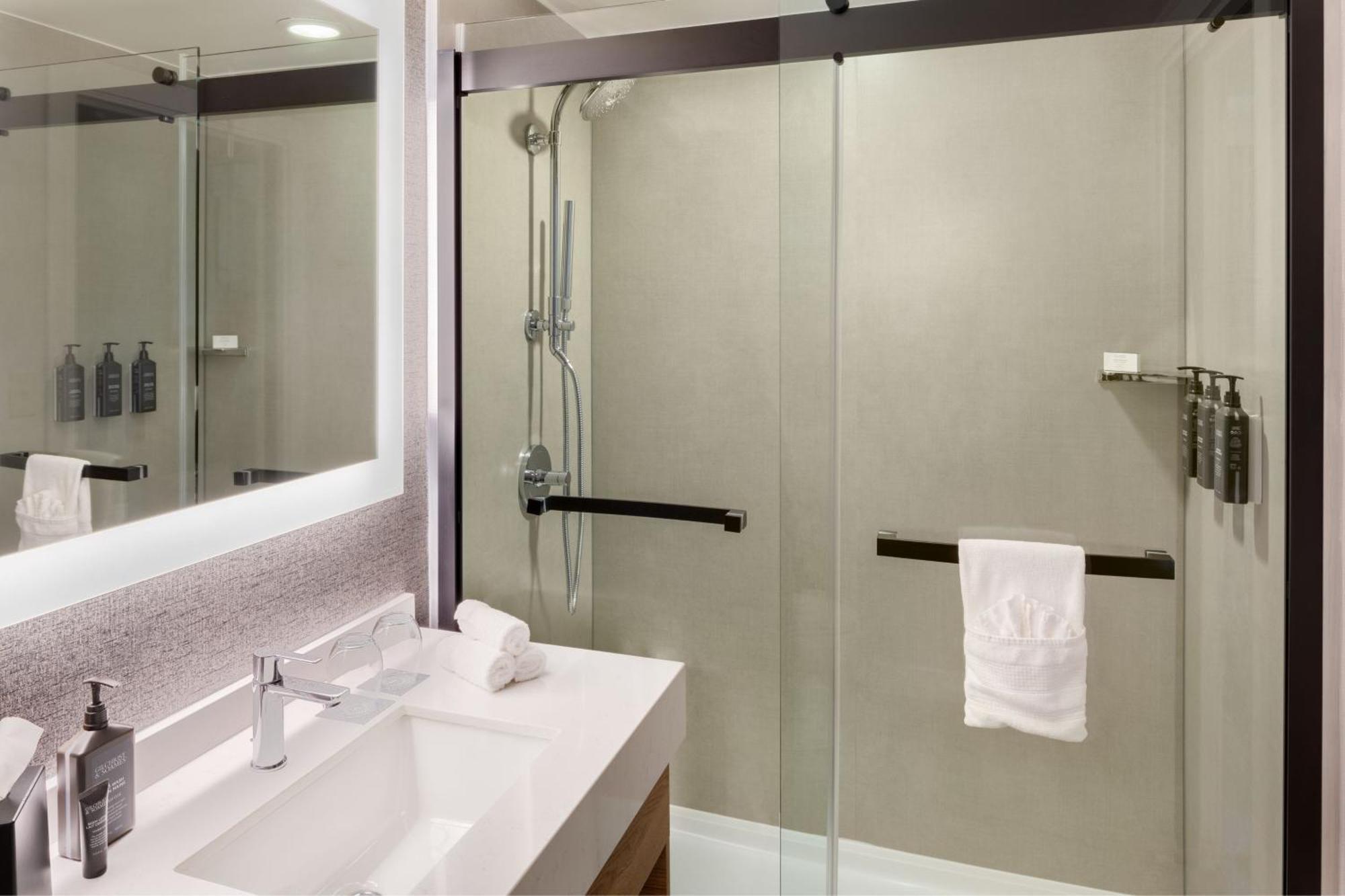 Sheraton Stonebriar Hotel 4*