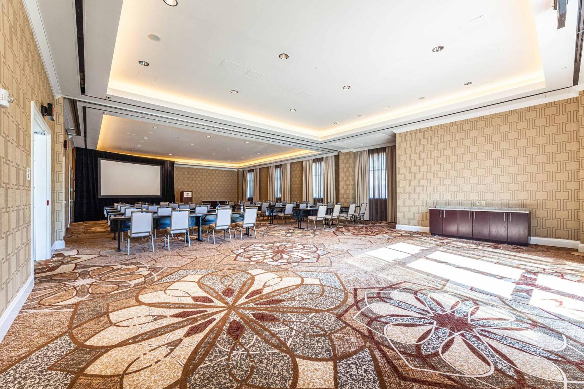 Sheraton Stonebriar Hotel 4*