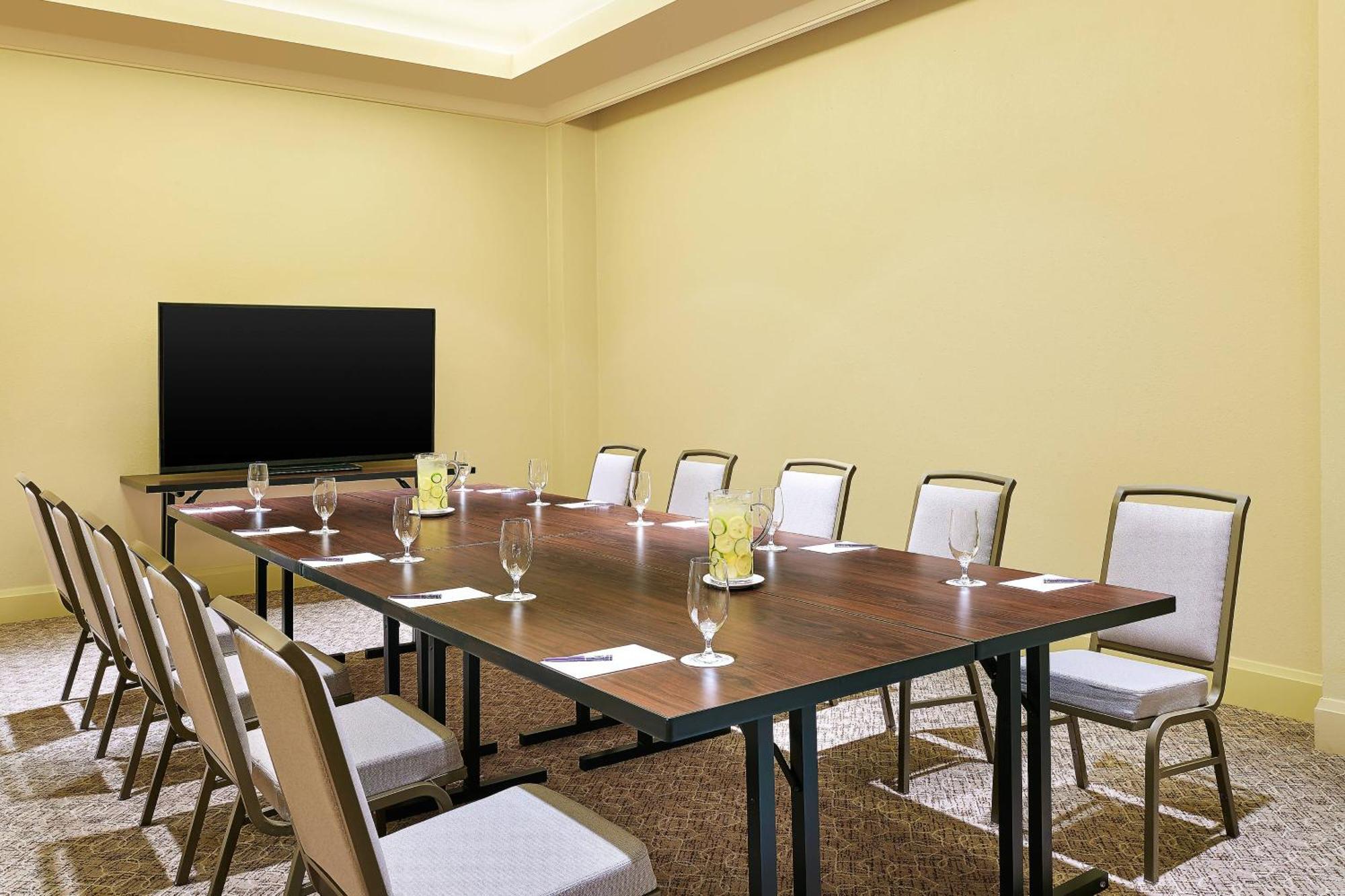 Sheraton Stonebriar Hotel 4*